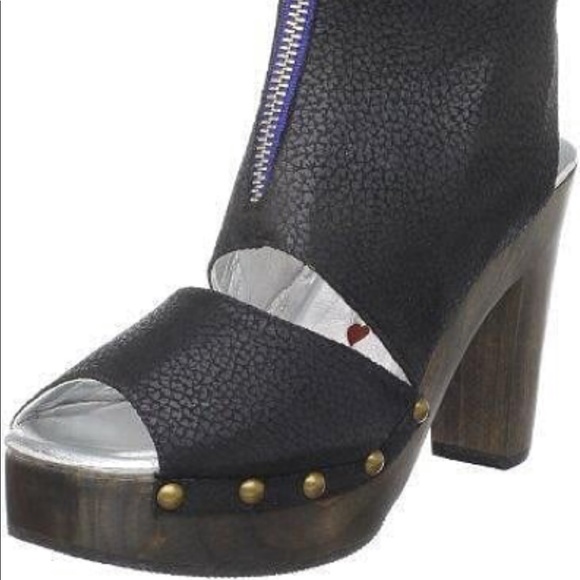 Cri De Coeur peep toe light weight platform - Picture 4 of 5